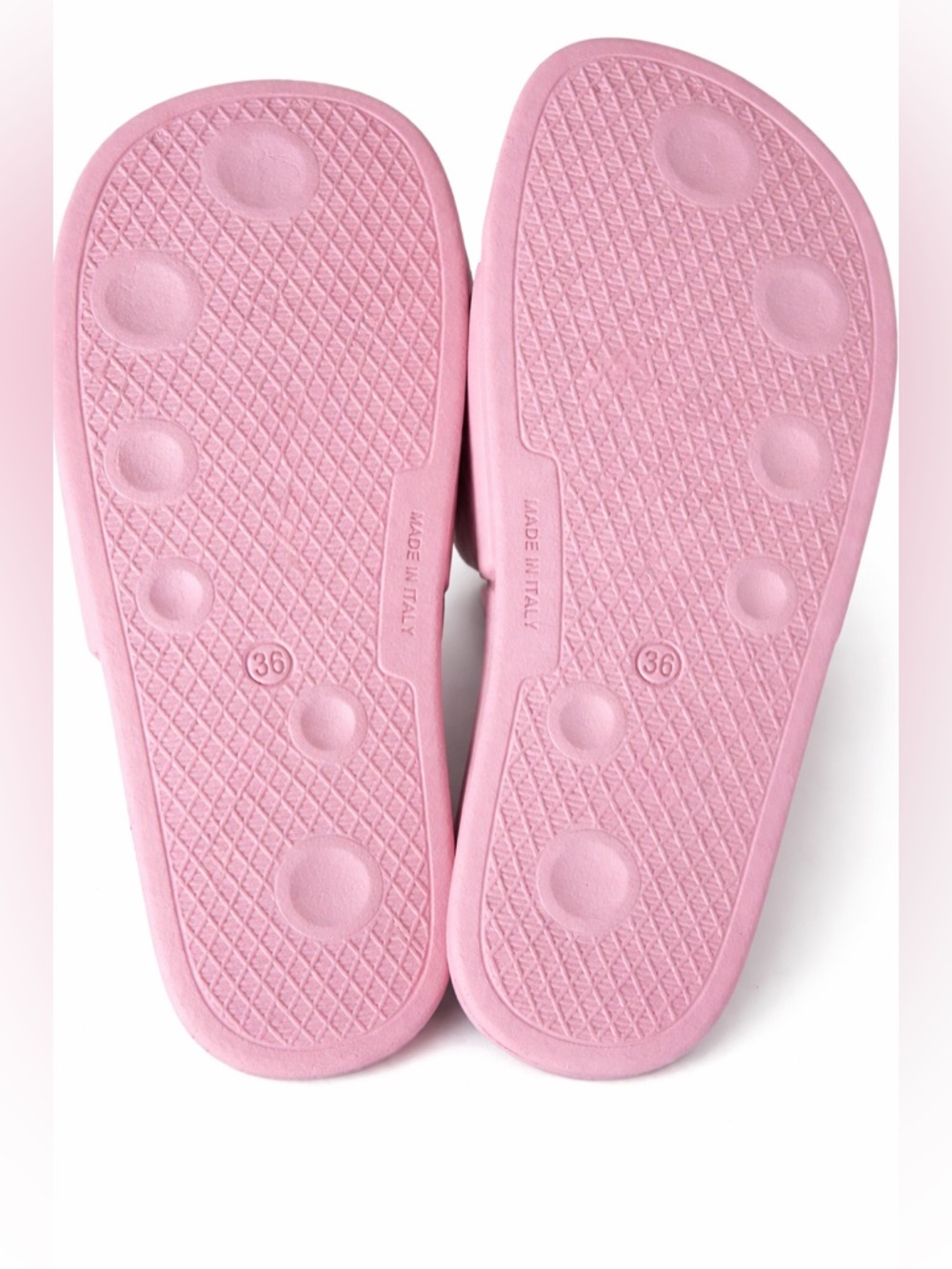 Moschino Kids teddy bear slide sandals
Color: Pink
Size: EU 36 / US Youth 4 - Picture 3 of 3